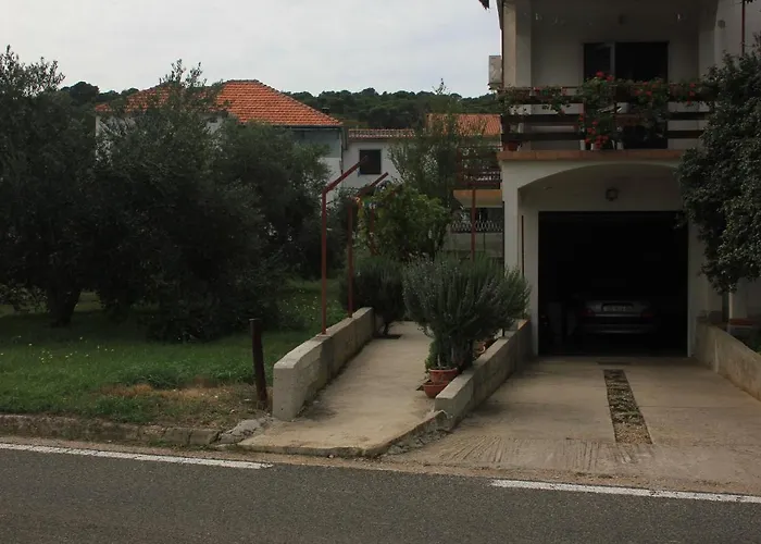 아파트 With Parking Space Kraj, Pasman - 8502 트콘