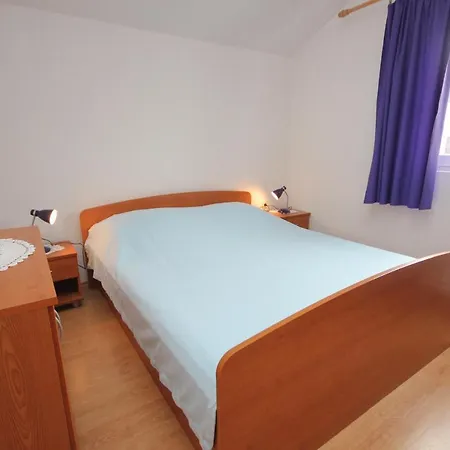 아파트 With Parking Space Kraj, Pasman - 8502 트콘