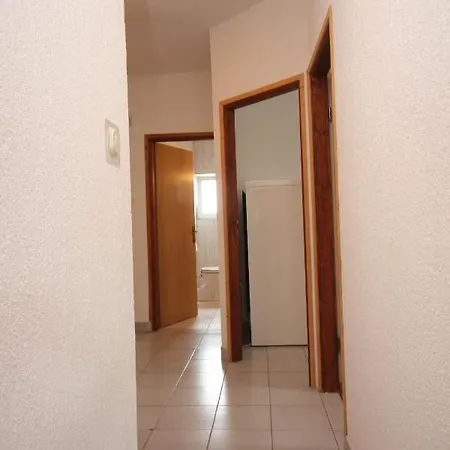 아파트 With Parking Space Kraj, Pasman - 8502 트콘